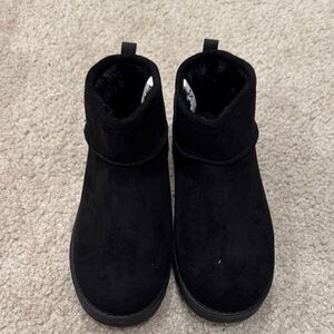 Women’s Black short Boots, size 8